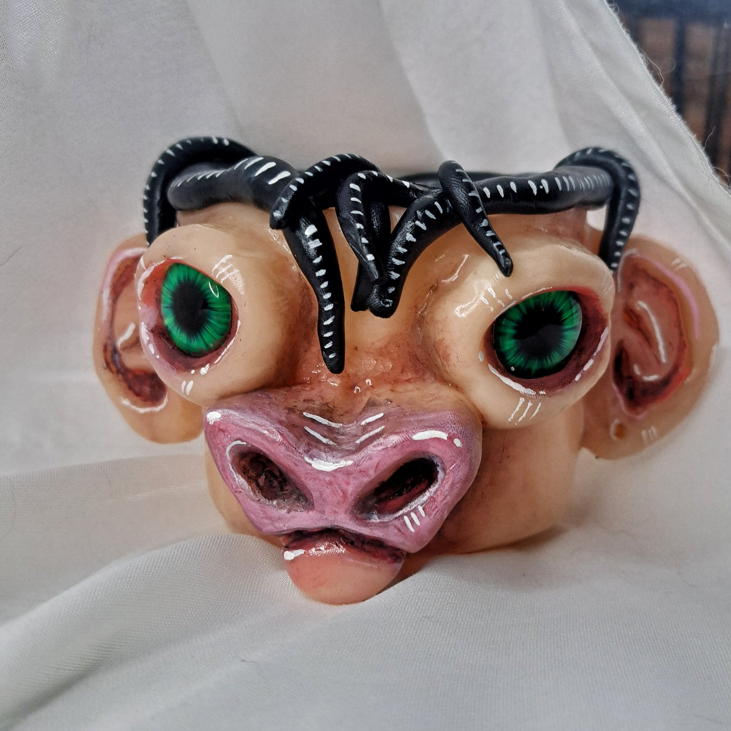 Handgerður Blómapottur með græn augu