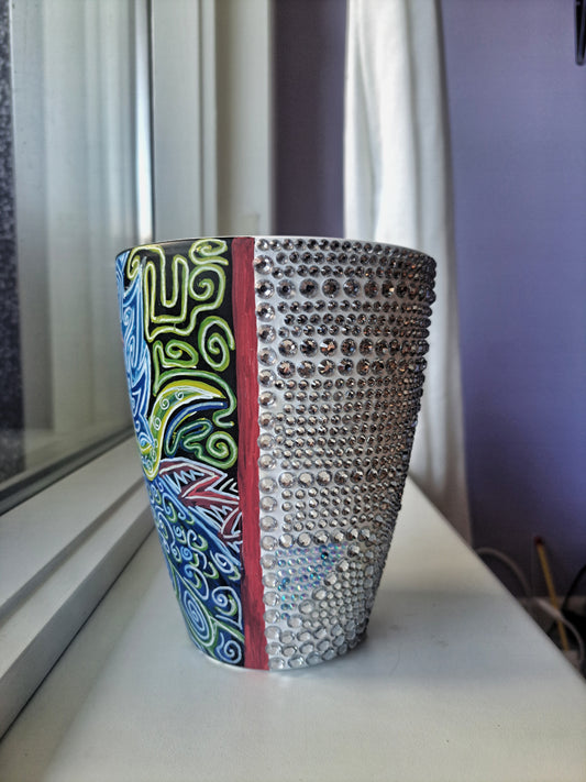 Hand málaður og skreyttur blómapottur