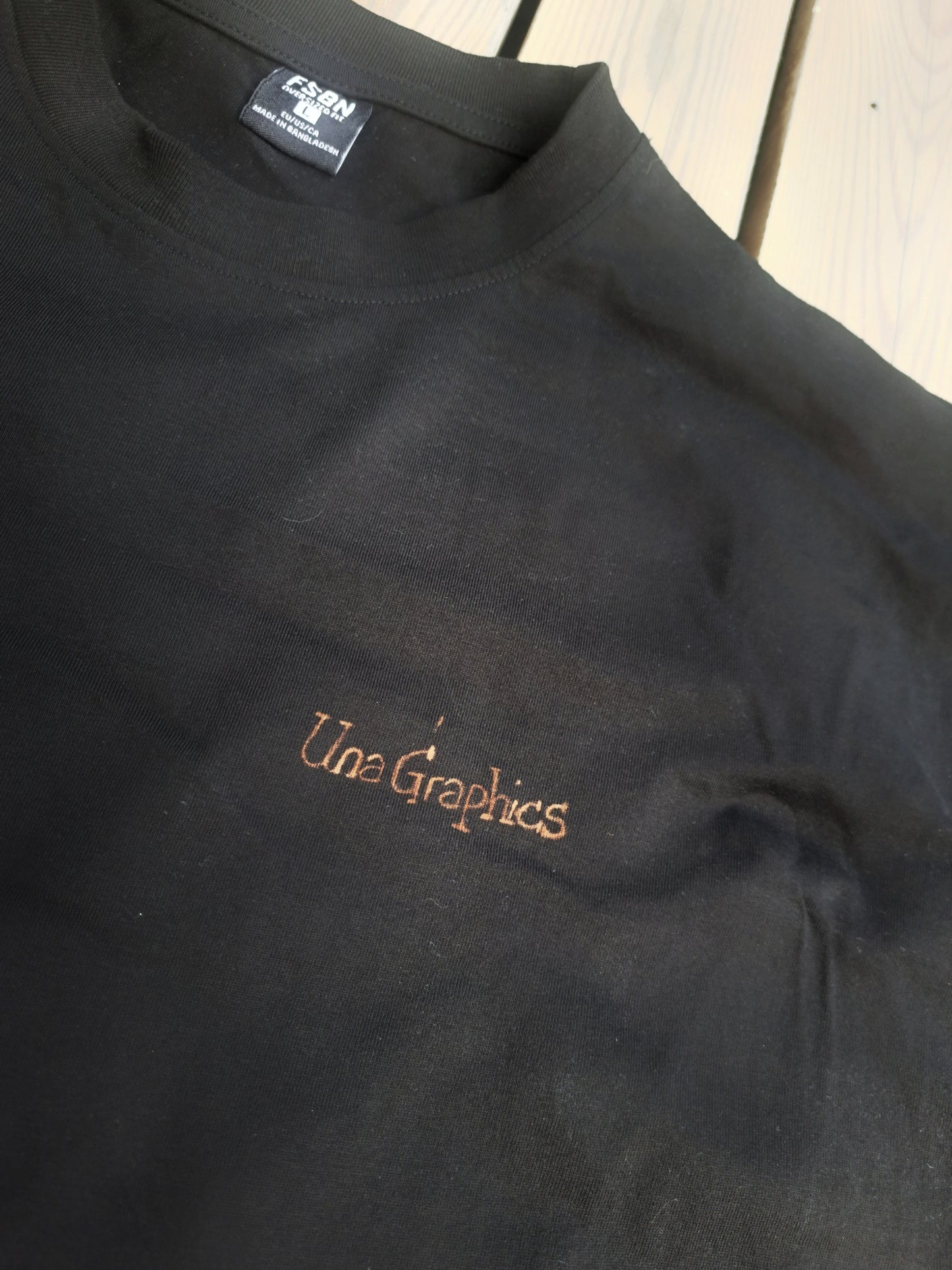 Handmálađur stuttermabolur međ klór