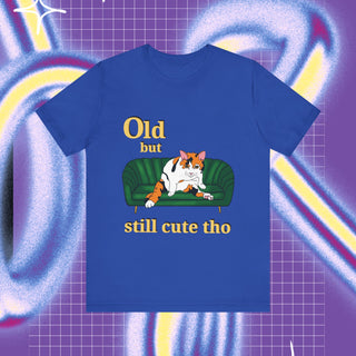 Old but cute unisex stuttermabolur- prent ađ framan