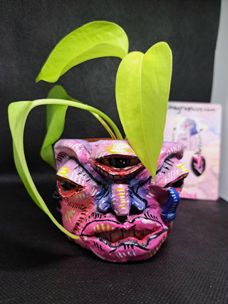 Hues and Blooms: Unique handsculpted indoor flowerpot