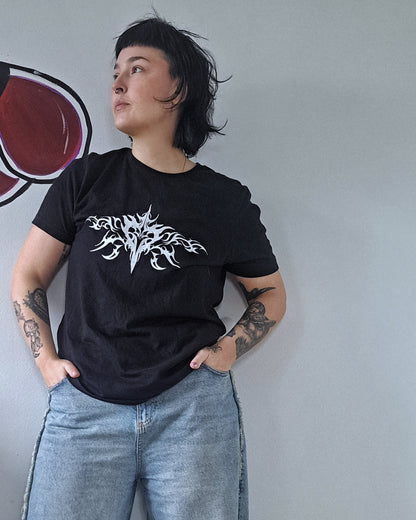 Tribal hjarta og UnaGraphics logo stuttermabolur(Unisex) Prent báðu megin